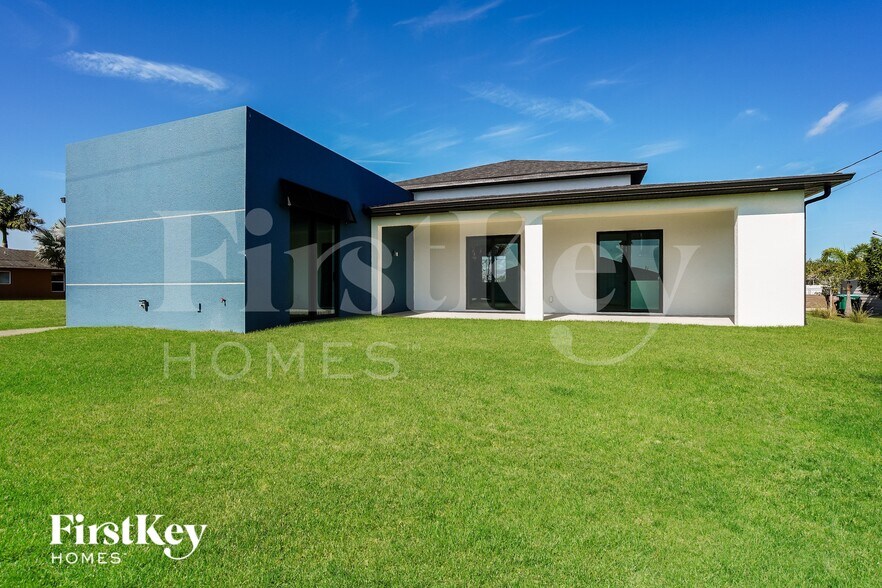 Building Photo - 1131 NE 2nd Pl