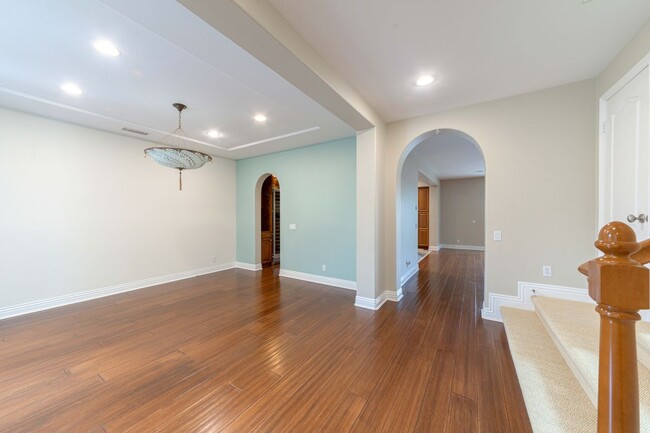 Building Photo - 935 Heron Cir
