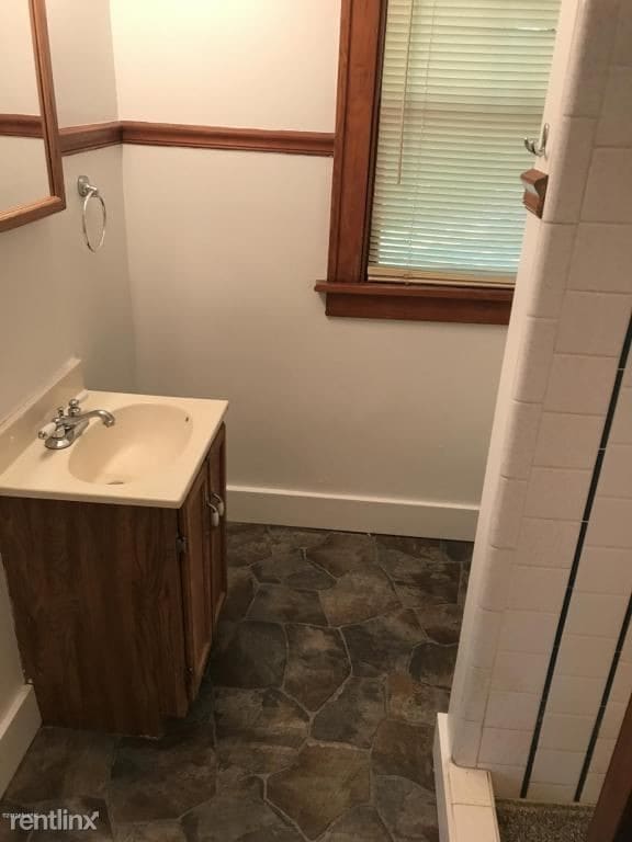 Building Photo - 4 br, 2 bath House - 3030 West Michigan Av...