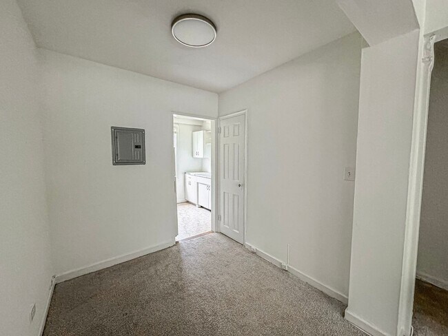 Building Photo - Charming 1 Bed 1 Bath Condo In Arlington Oaks