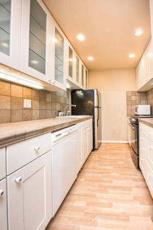Building Photo - Redmond Condo with 2 Parking Spaces Included