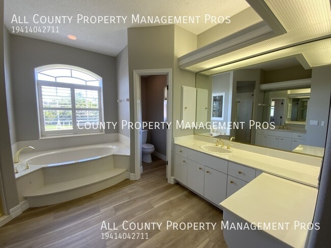 Building Photo - 1030 Bayshore Dr