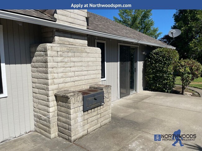 Building Photo - ***MOVE IN SPECIAL $600 off First Month's ...