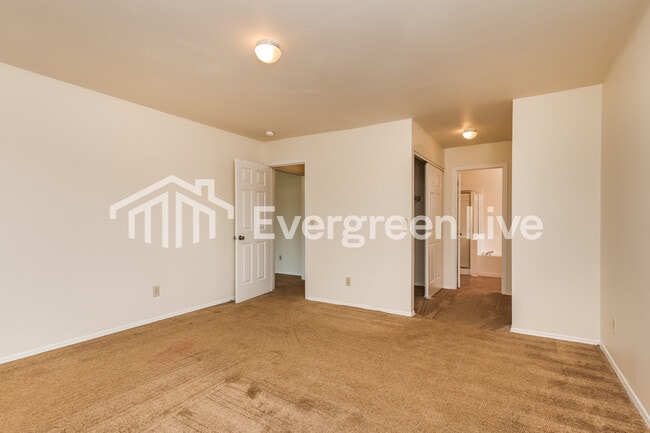 Building Photo - 6800 Deer Bluff Dr