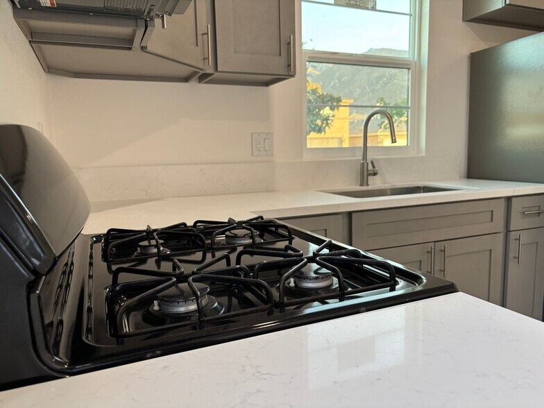 Building Photo - 7893 Boot Straps Ct