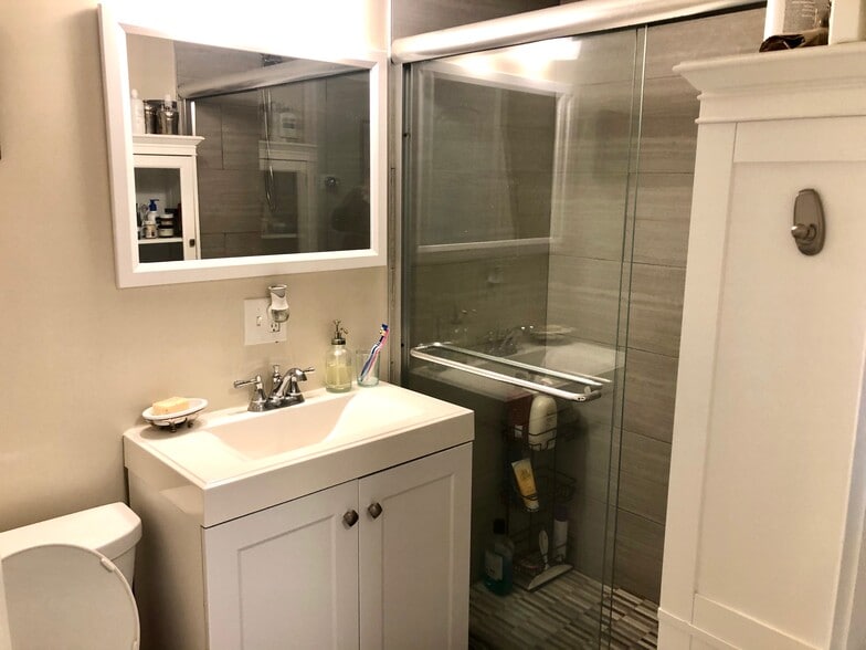 Building Photo - 19 Plymouth St