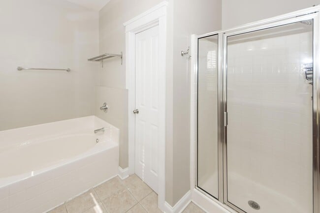 Building Photo - 302 White Gables Dr