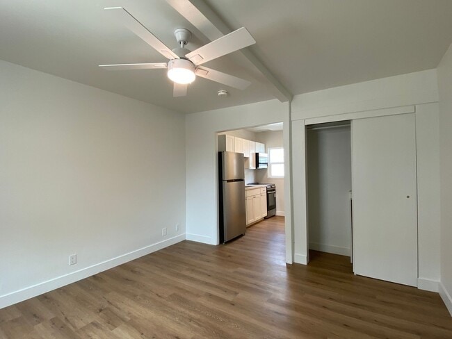 Building Photo - 518 S Pacific St