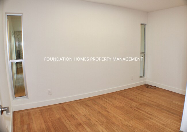 Building Photo - Dreamy Sleepy Hollow Single Story Mid-Cent...