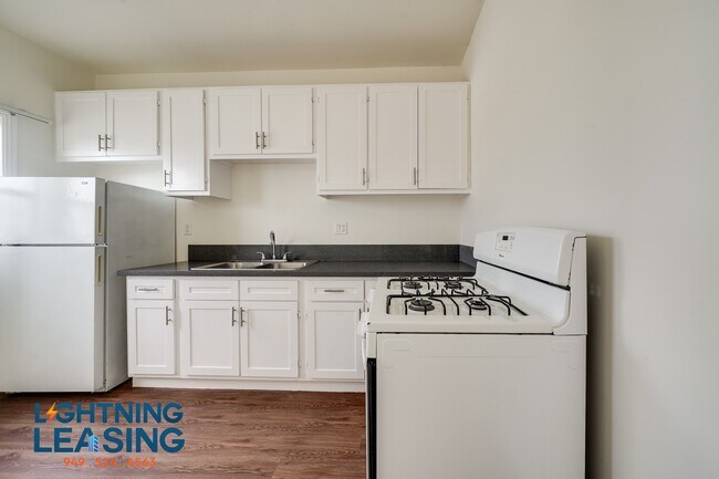 Building Photo - 1059 Normandie Ave
