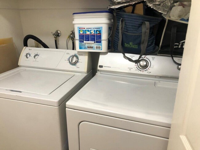 Laundry Room w/washer & Dryer - 28640 Conejo View Dr