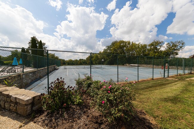 Prospect Point Tennis Courts - 911 Outlook Ridge Ln