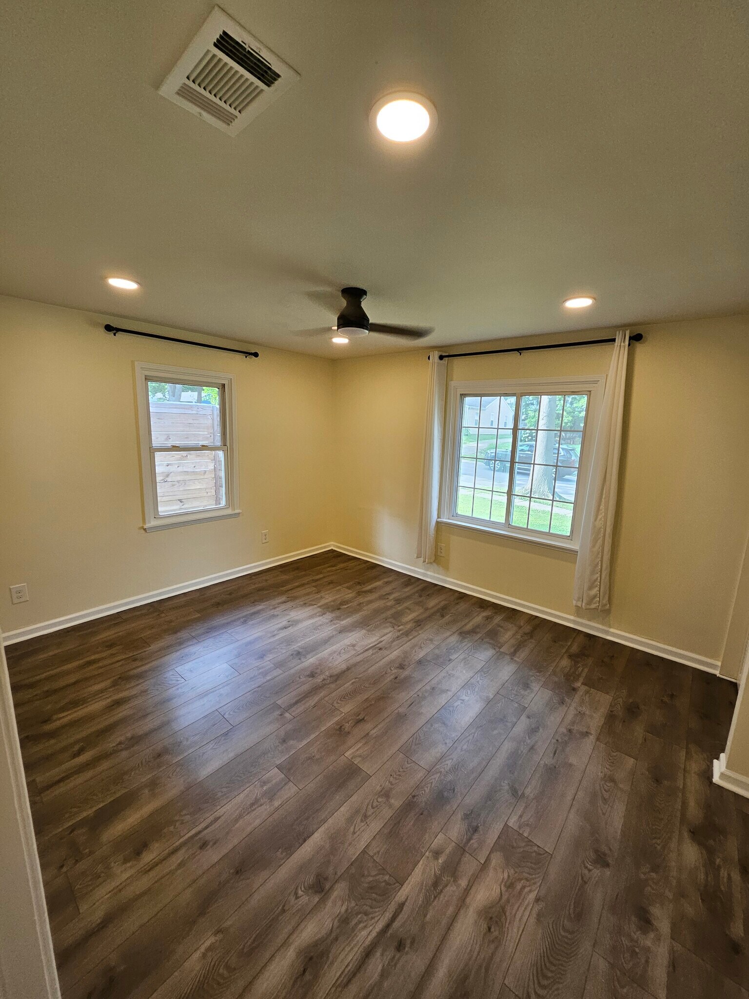 Building Photo - 6569 Graf Dr