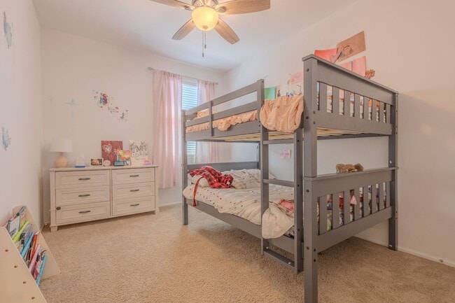 Building Photo - 3 Bedrooms, 2.5 Bathrooms