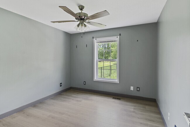 Building Photo - 709 N Abbey Rd