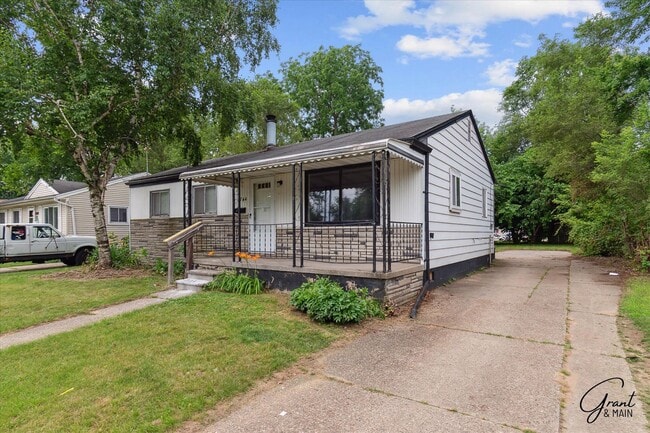 Building Photo - 2 bedroom $1300