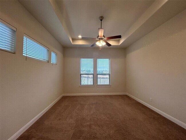 Building Photo - 3005 Zelma Dr
