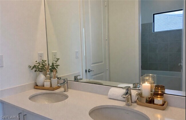 Building Photo - 5114 Panella Ave