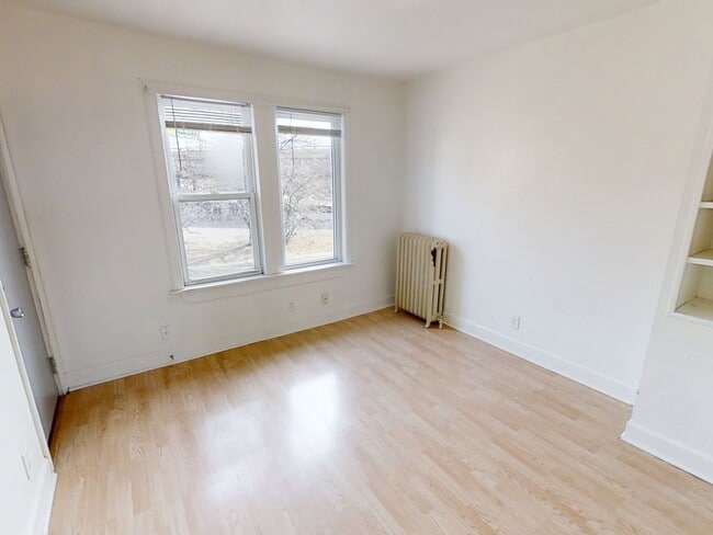 Building Photo - 113-115 N 22nd Ave W