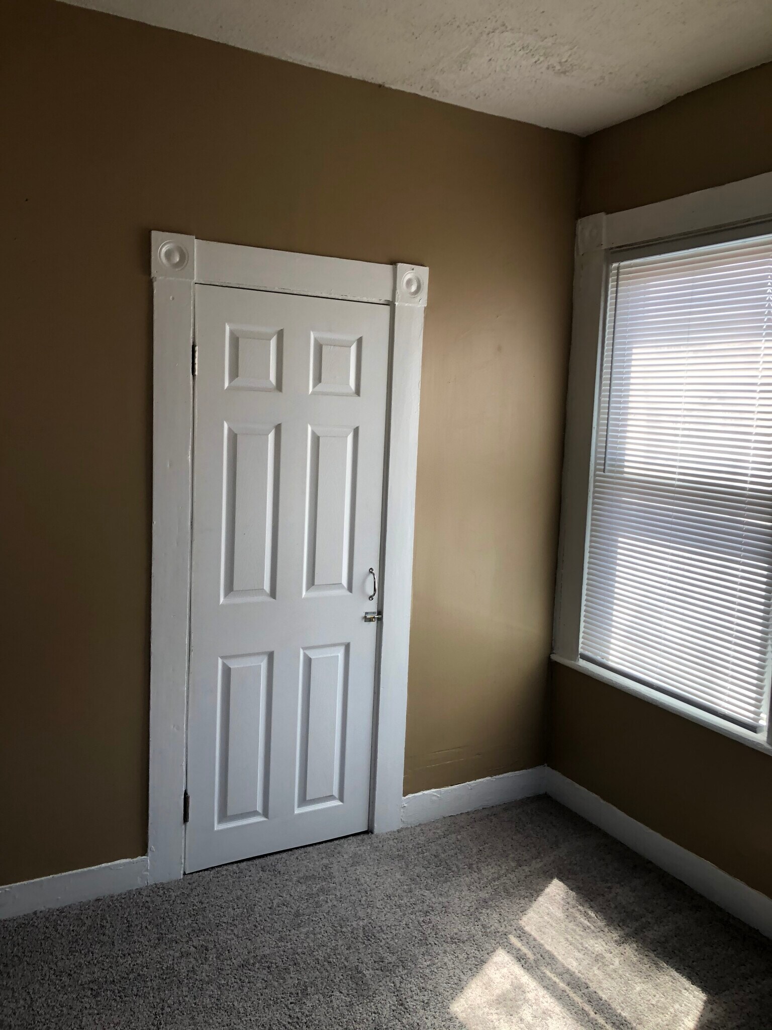 Building Photo - 1641 Acushnet Ave