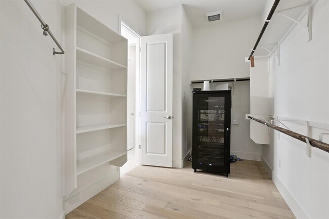 Building Photo - 4025 Lazy River Bend