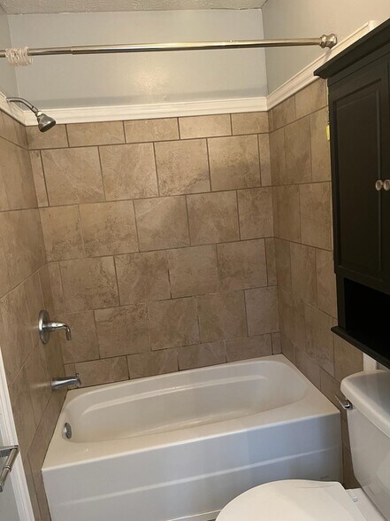 Building Photo - 1722 Shiloh Dr