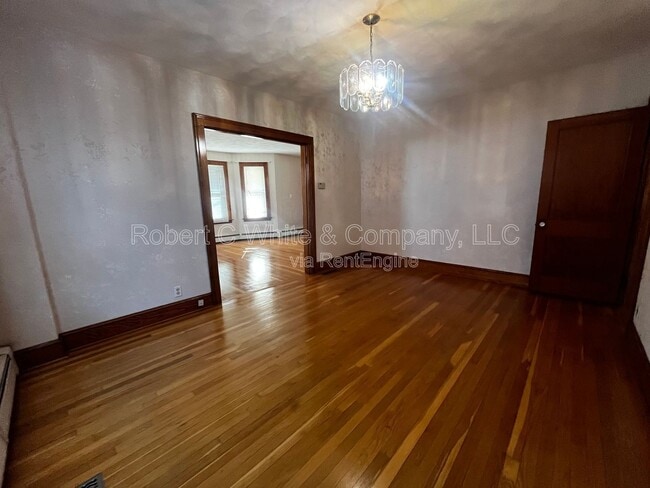 Building Photo - 19 Pulaski St