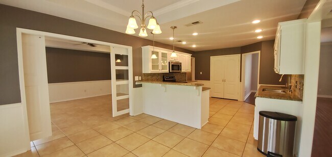 Building Photo - 18257 Springmill Ct