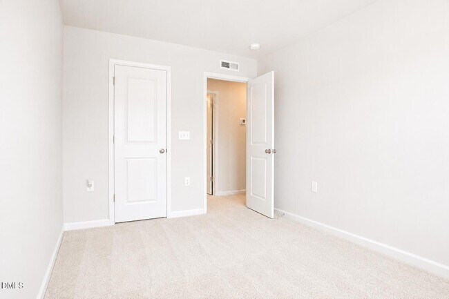 Building Photo - 225 Peebles Dr