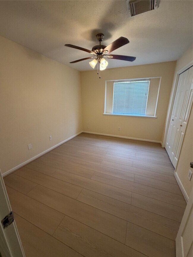 Building Photo - 930 Mesa Terrace Dr