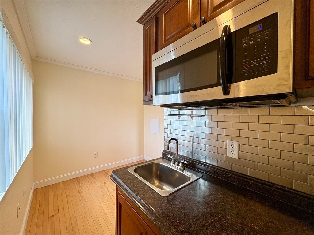 Building Photo - 165 Winthrop Rd