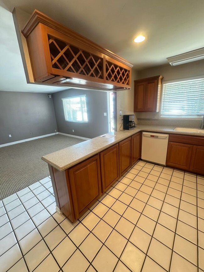 Building Photo - Beautifully landscaped 3BR/2BA house in La...