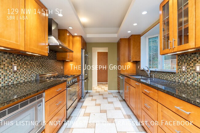 Building Photo - Beautiful 5 bed 3.5 bath in Seattle's Broa...