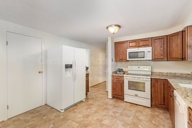 Building Photo - 7690 Middle Valley Dr