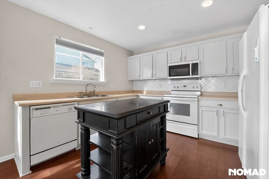 Building Photo - 454 E 77th Pl