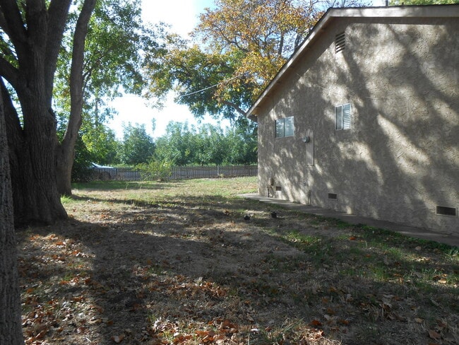 Building Photo - Cute 2 Bedroom, 1 Bathroom Home in the orc...