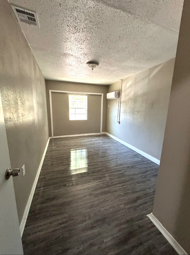 Building Photo - 3101 Del Rancho Rd