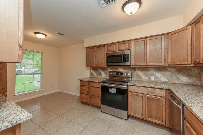 Building Photo - 18610 Anne Dr