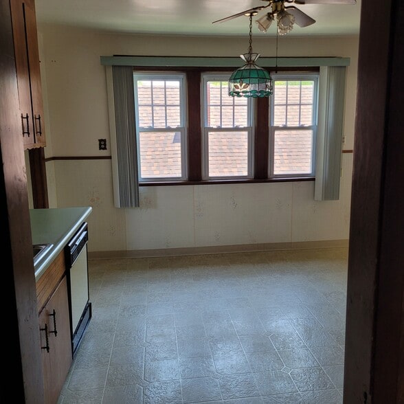 Building Photo - 2460 Grand Ave