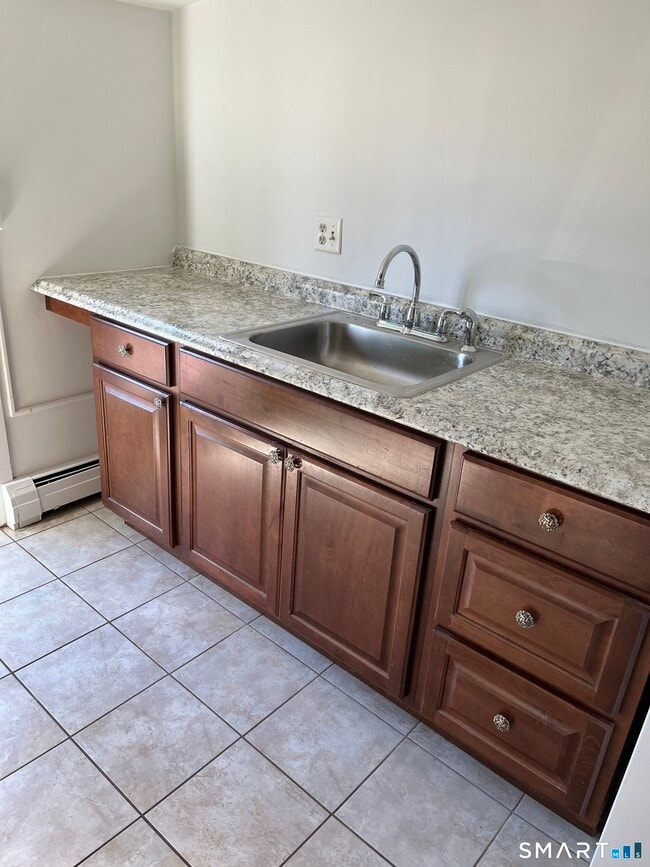 Building Photo - 657 Naugatuck Ave