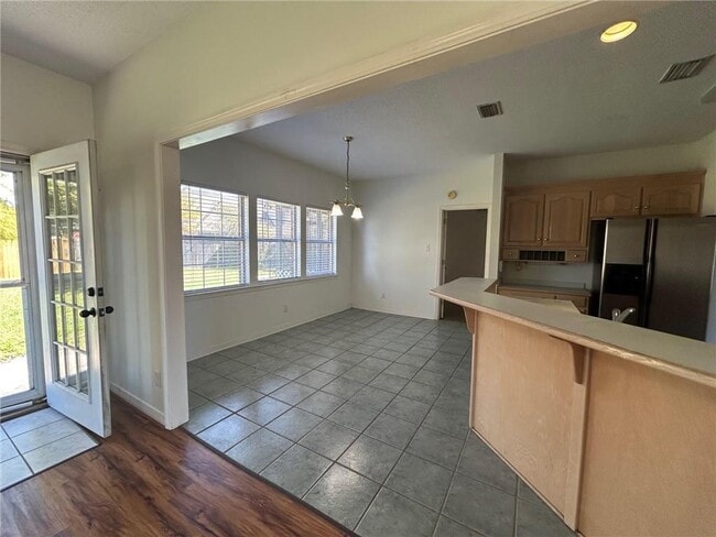 Building Photo - 5463 Henning Dr W