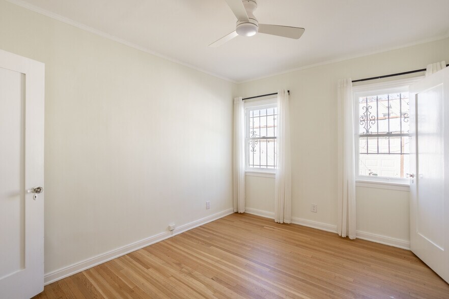 Building Photo - 165 S Mansfield Ave