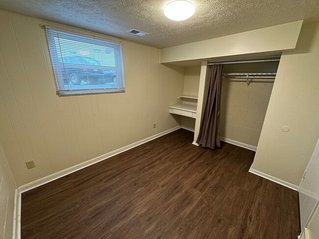 Building Photo - 78 W 9th Ave