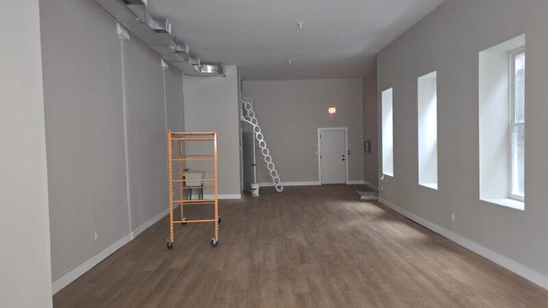 Building Photo - 446 Main St