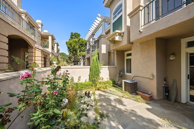 Building Photo - 7274 Shoreline Dr