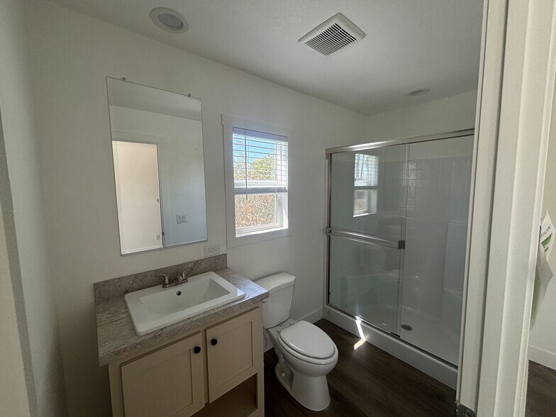 Building Photo - 2060 N Center St