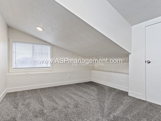 Building Photo - 567 S 800 E