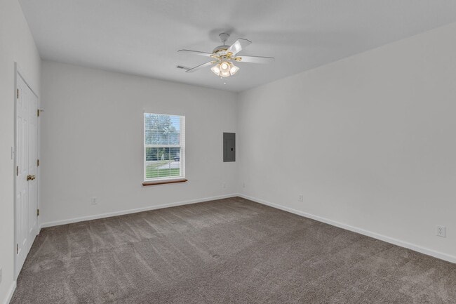 Building Photo - Huge 3 Bedroom, 2 Bath Town Home in SW Col...