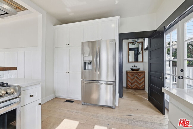 Building Photo - 5226 Rockland Ave