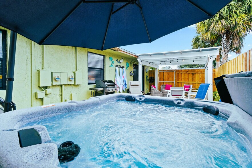 Building Photo - 9130 E Highland Pines Blvd